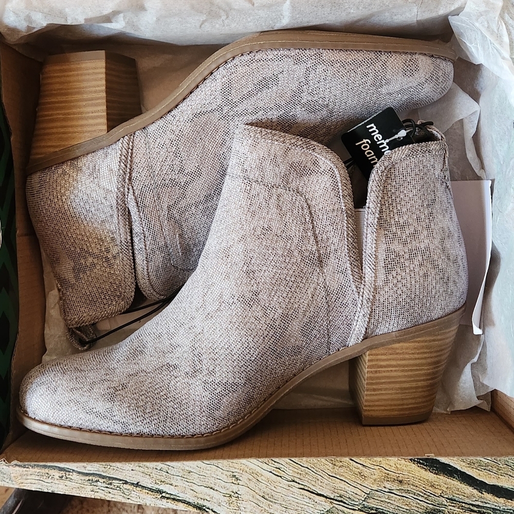 Women's ANA boots